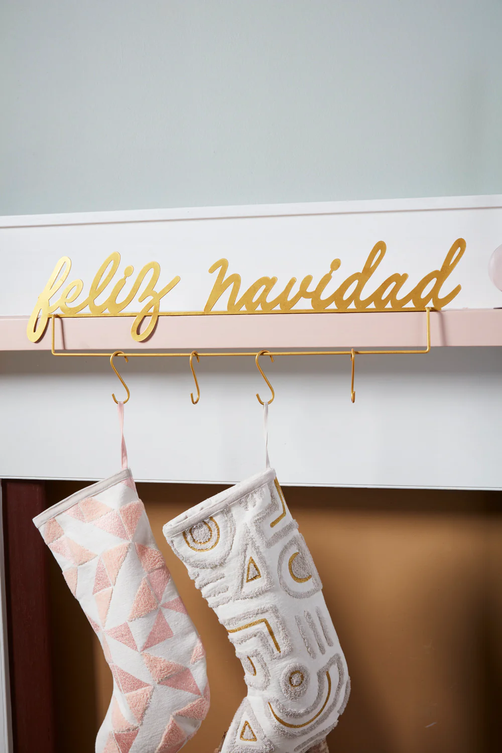 Feliz Navidad Mantlepiece By Accent Decor - Image 3