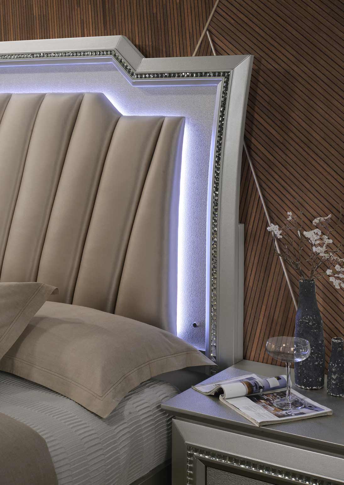 Pu Champagne Wood Upholstered Hb Led Eastern King Bed By Homeroots - Image 4