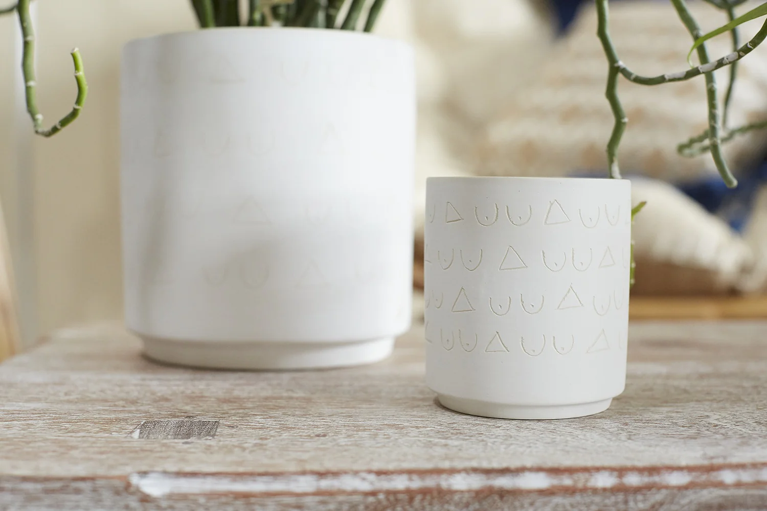 Triangles and Tatas Pot Set of 8 By Accent Decor - Image 5