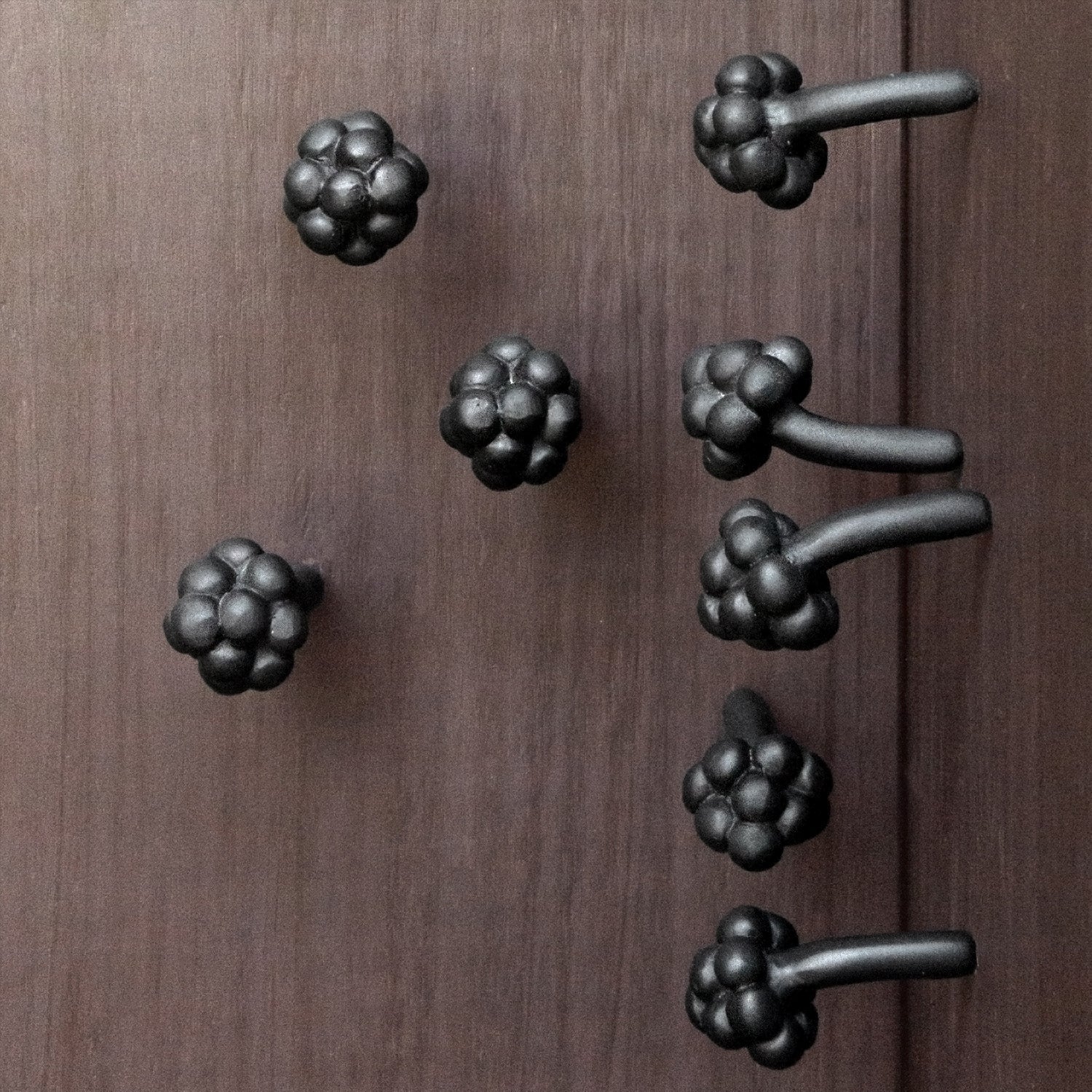 Wall Play™: Daisy, Black By Gold Leaf - Image 3